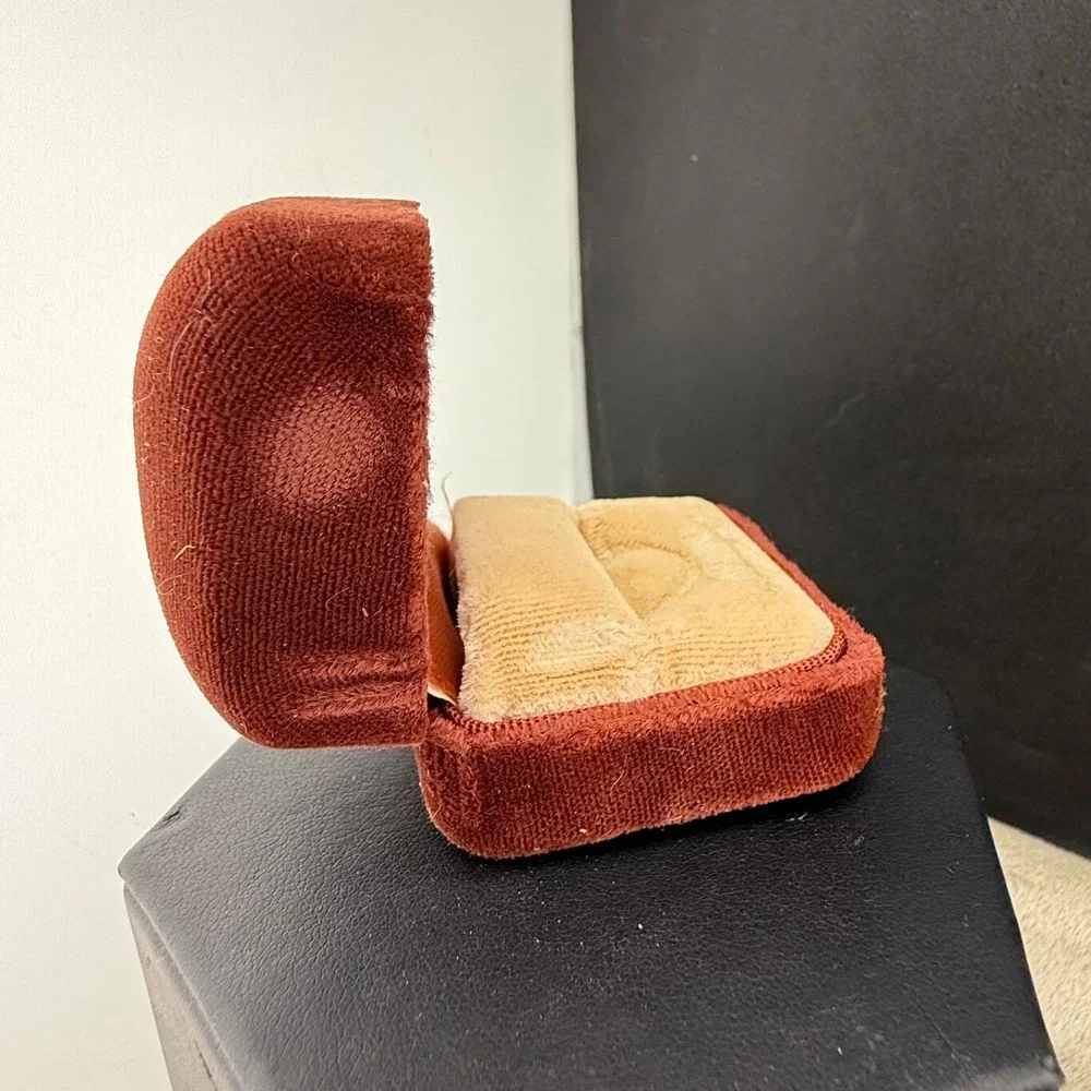 Vintage Daniel Jewelry Ring Presentation Box Red Velvet Square Hinged